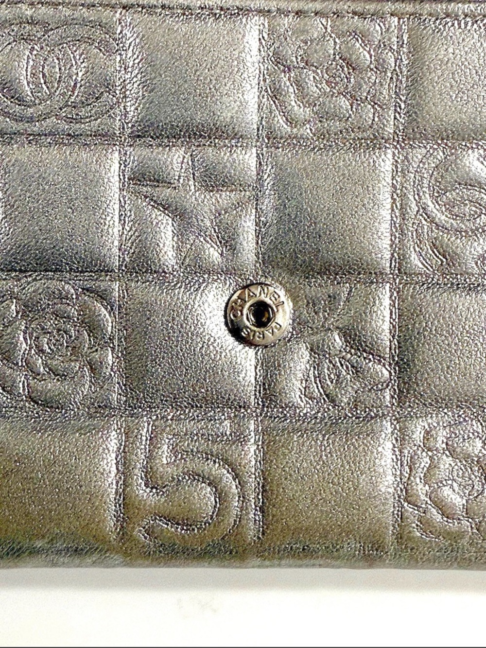 CHANEL - Metallic Quilted CC Logo Wallet Icon Series Leather RARE!! - Picture 8 of 10